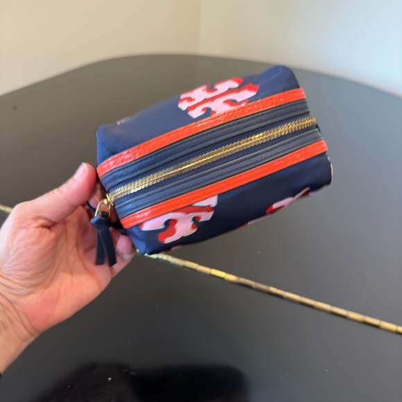 NWT Authentic Rare Luxury Travel Tory Burch Flying Logo Cosmetic Case/Bag - Picture 14 of 17